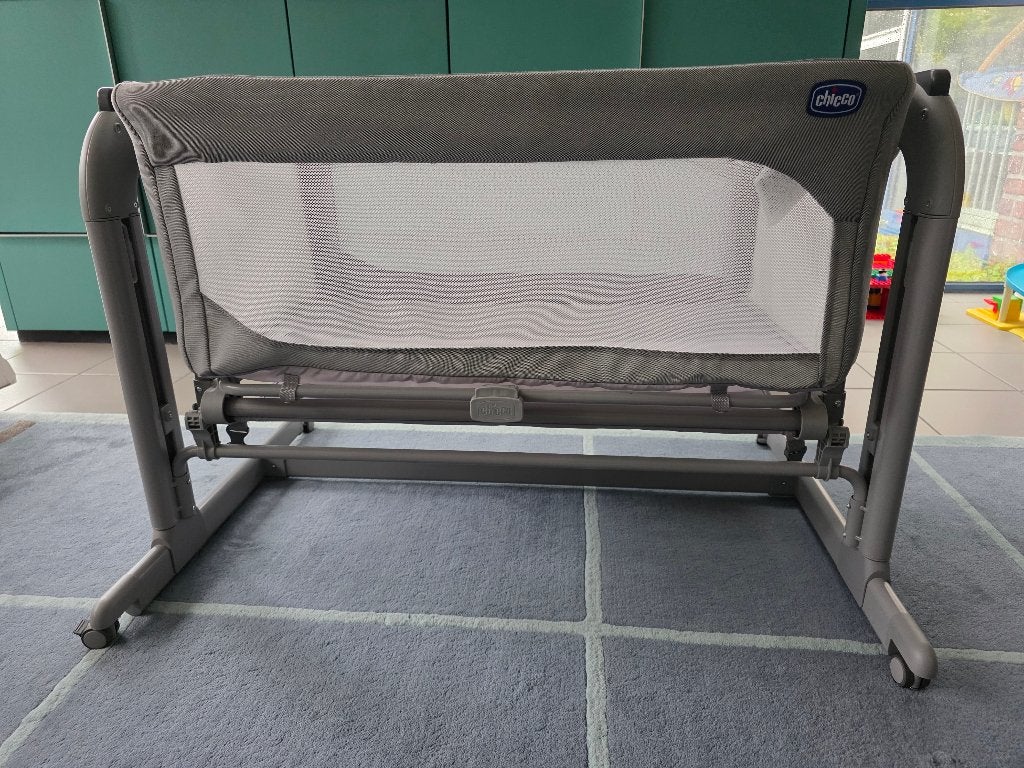 Co-sleeper Chicco Next 2 Me Magic (zo goed als nieuw), Kinderen en Baby's, Babywiegjes en Ledikanten, Ophalen, Zo goed als nieuw