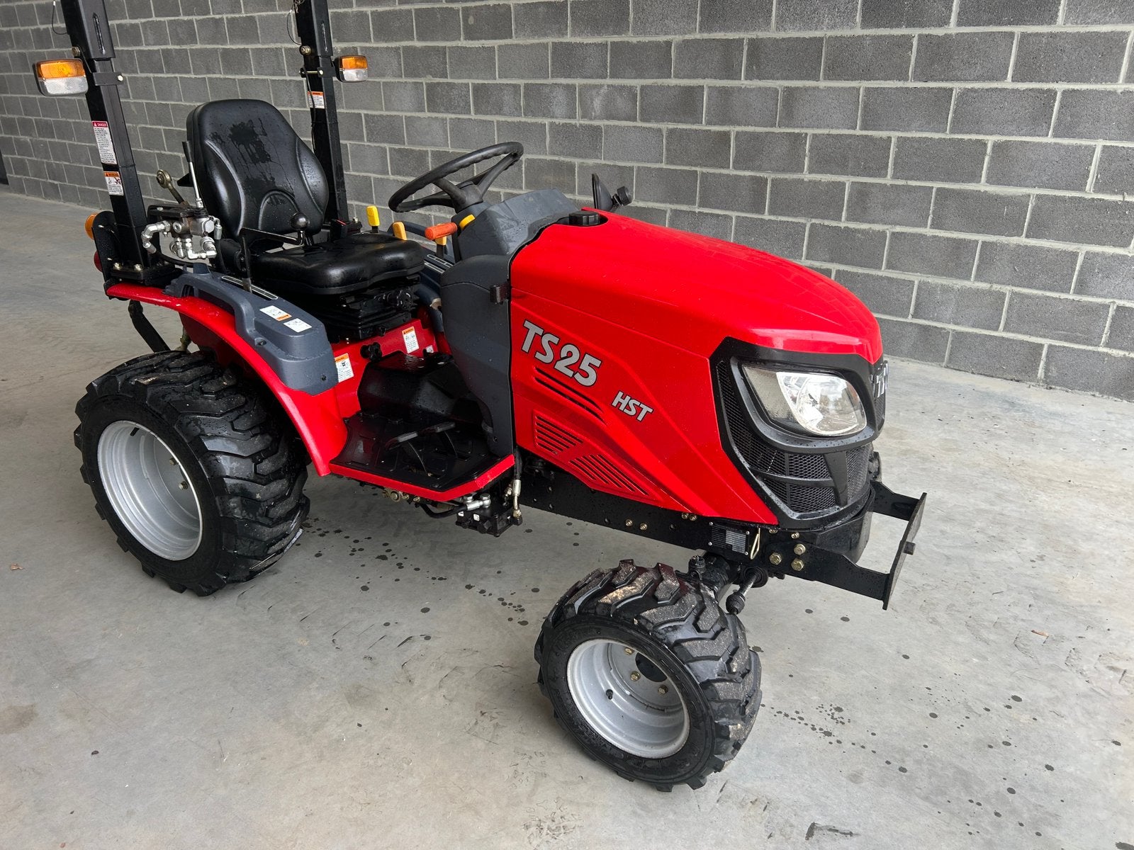 Tym TS25 hst 4x4-trekker, Gebruikt, Tot 2500, Tot 80 Pk, Ophalen