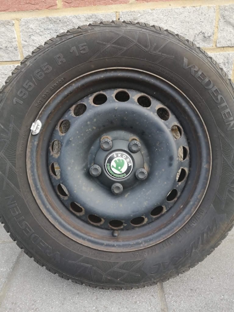 Lot de 4 roues complet Pneu hiver Vredestein, Autos : Pièces & Accessoires, 15 pouces, Pneus et Jantes, Pneus hiver, Véhicule de tourisme