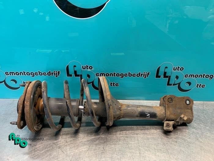 Schokdemperpoot links-voor van een Mitsubishi Outlander (Out, Gebruikt, -, -, Ophalen of Verzenden