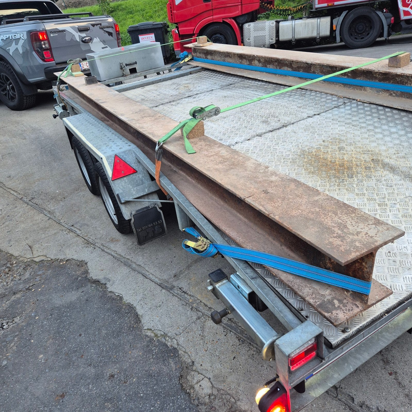 2 Poutrelle HEB 1 de 445 cm et l'autre de 400 cm 500 €, Bricolage & Construction, Enlèvement ou Envoi, Utilisé, Fer