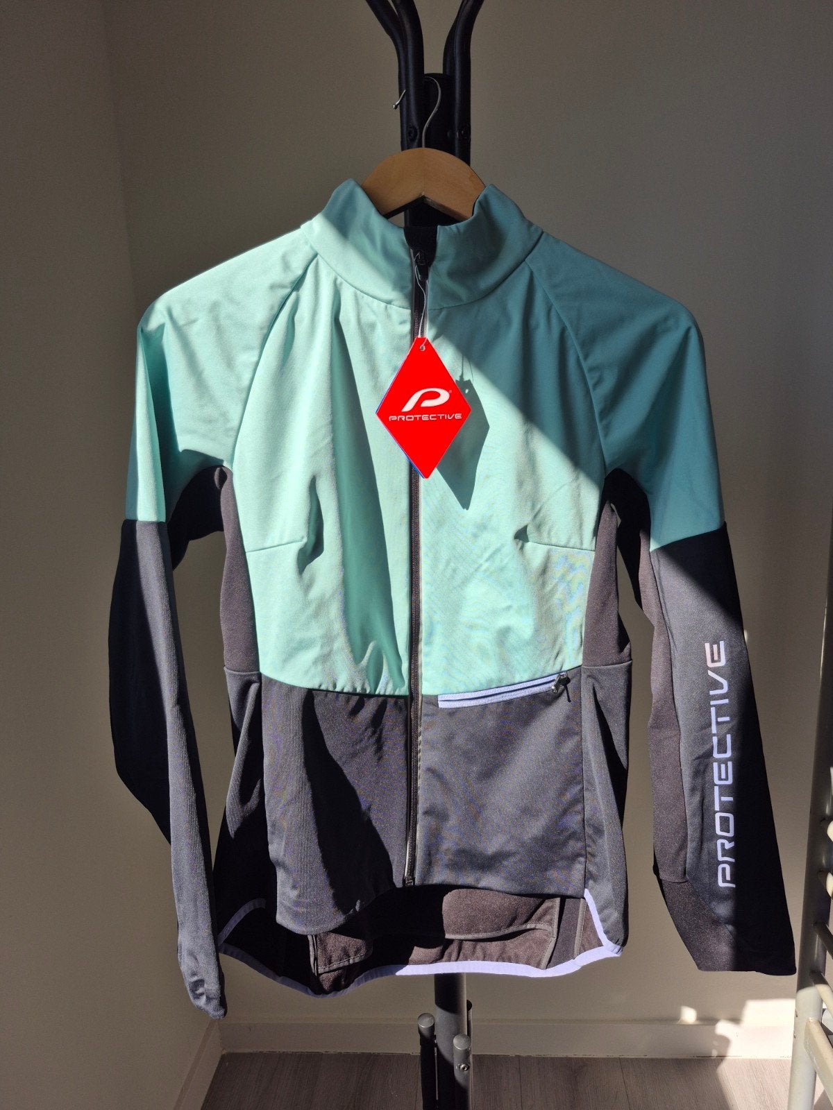 veste cyclisme neuf jamais porté taille 38, Vélos & Vélomoteurs, Enlèvement ou Envoi, S
