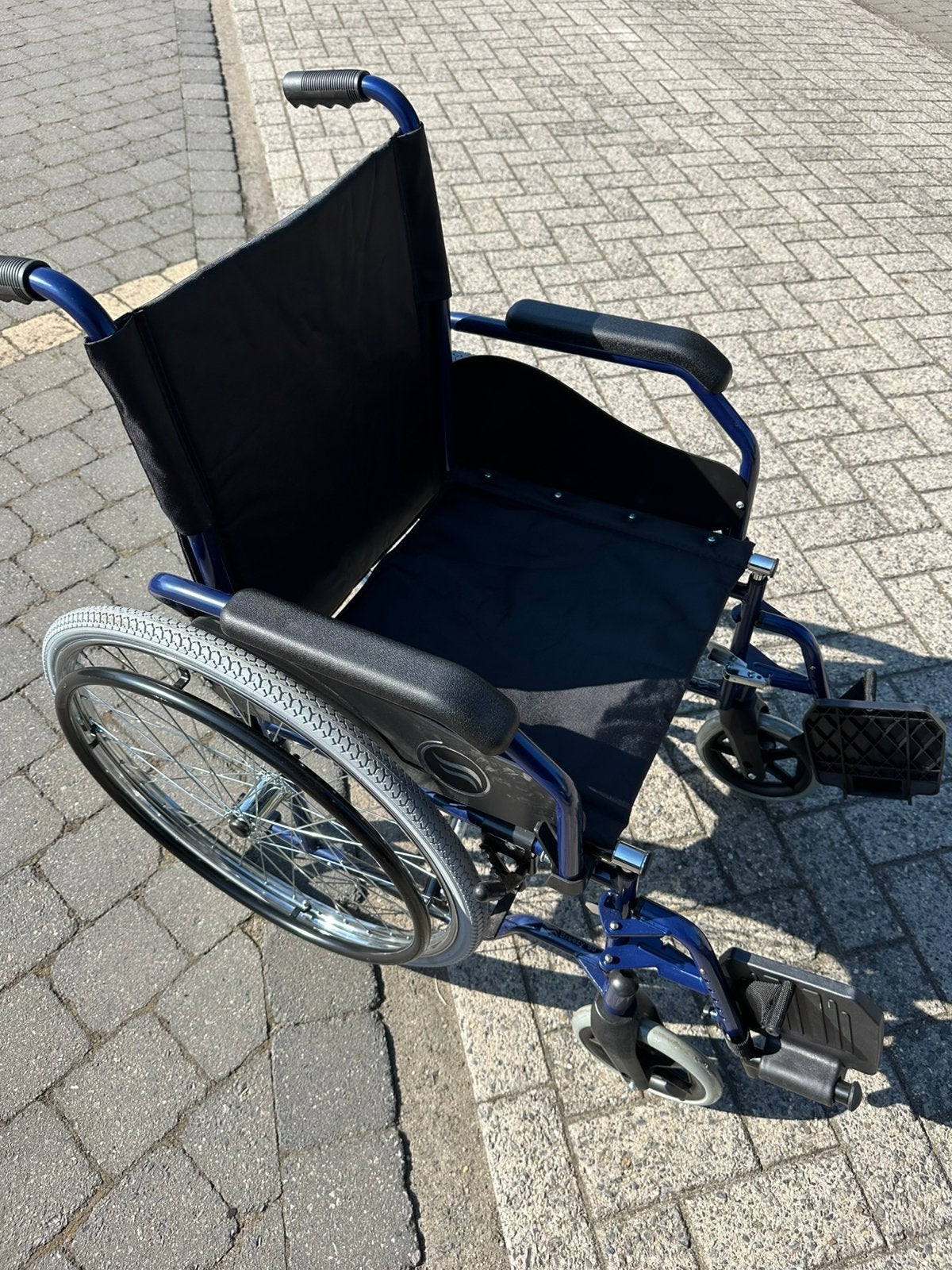 Gloednieuwe rolstoel nooit gebruikt., Diversen, Rolstoelen, Ophalen, Zo goed als nieuw