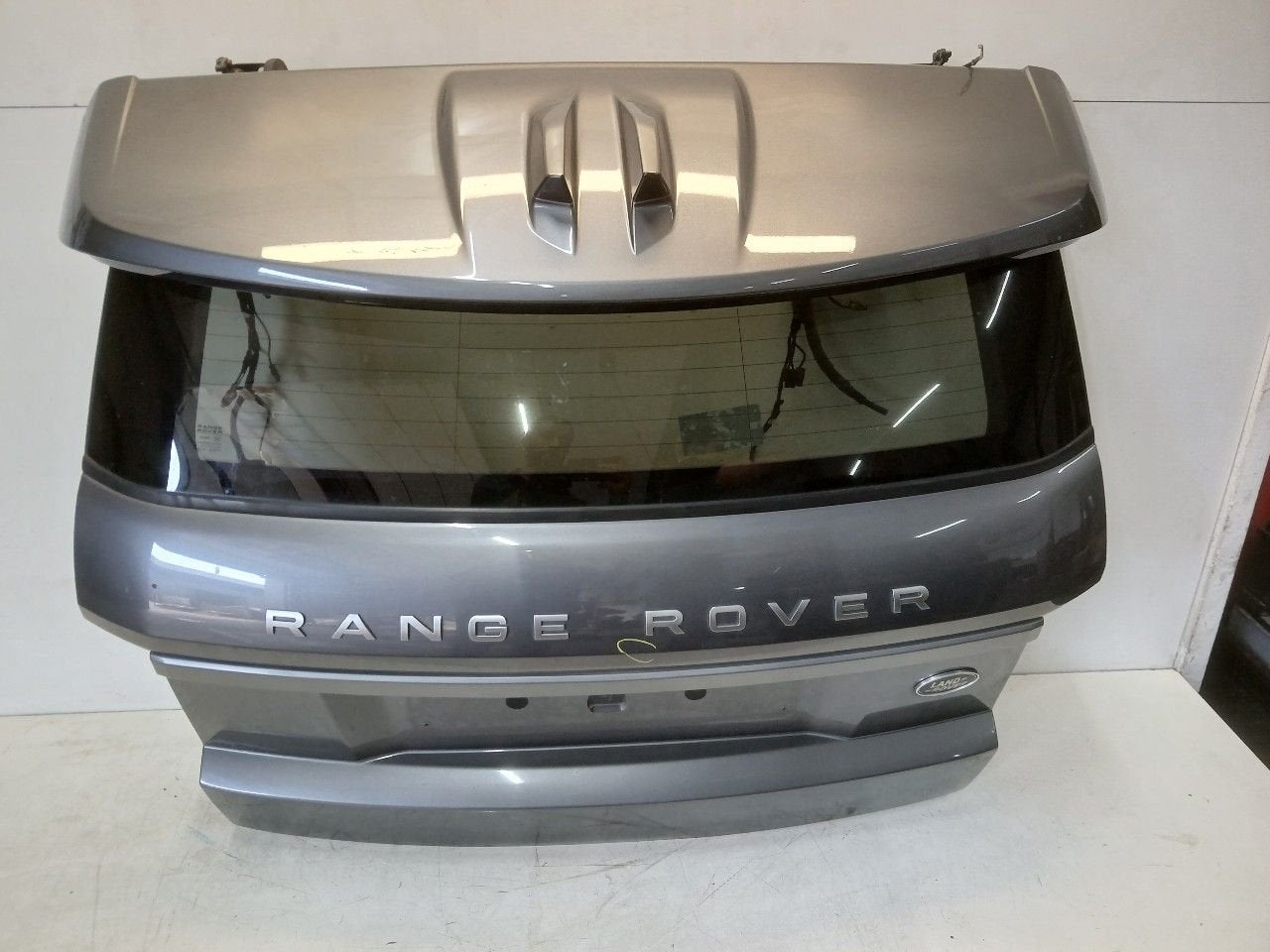 Achterklep Land Rover Evoque, Onderdelen@venauto.nl, Van der Ven Autorecycling B.V., Land Rover, Arrière
