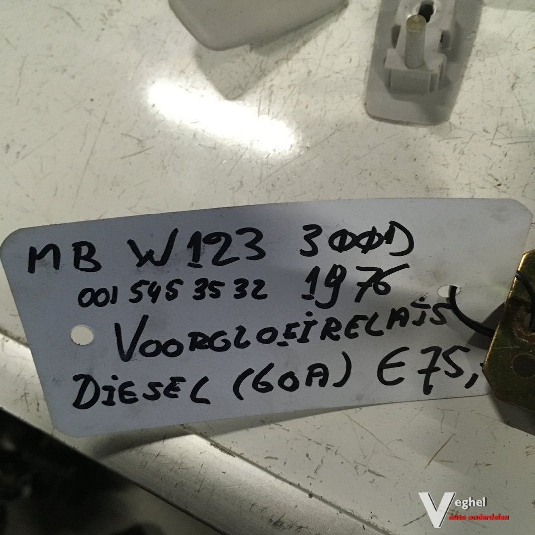 Mercedes W123 300 diesel 1978 Gloeirelais 001 545 3532, -, Utilisé, -, -