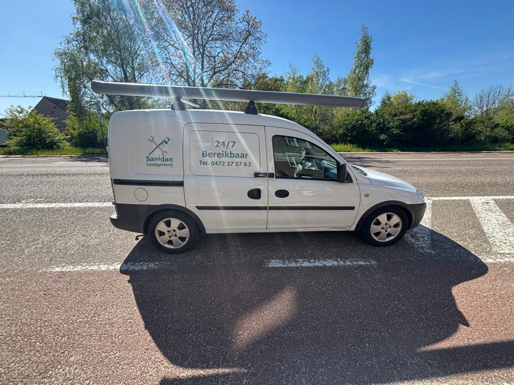 Opel Combo Lichte Vracht | Gekeurd voor verkoop | Trekhaak, 4 deurs, Zwart, Wit, Particulier