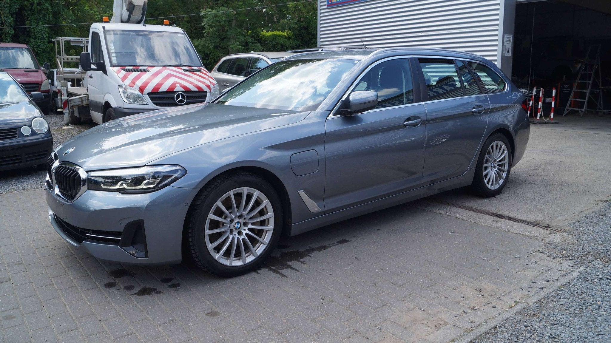 BMW 5 Serie 530 Touring 530eA PHEV (automatique), Autos, Cuir, Argent ou Gris, Entreprise, Noir