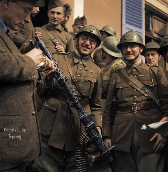 Casque d'infanterie français M26 Adrian WW2, Collections, Enlèvement ou Envoi