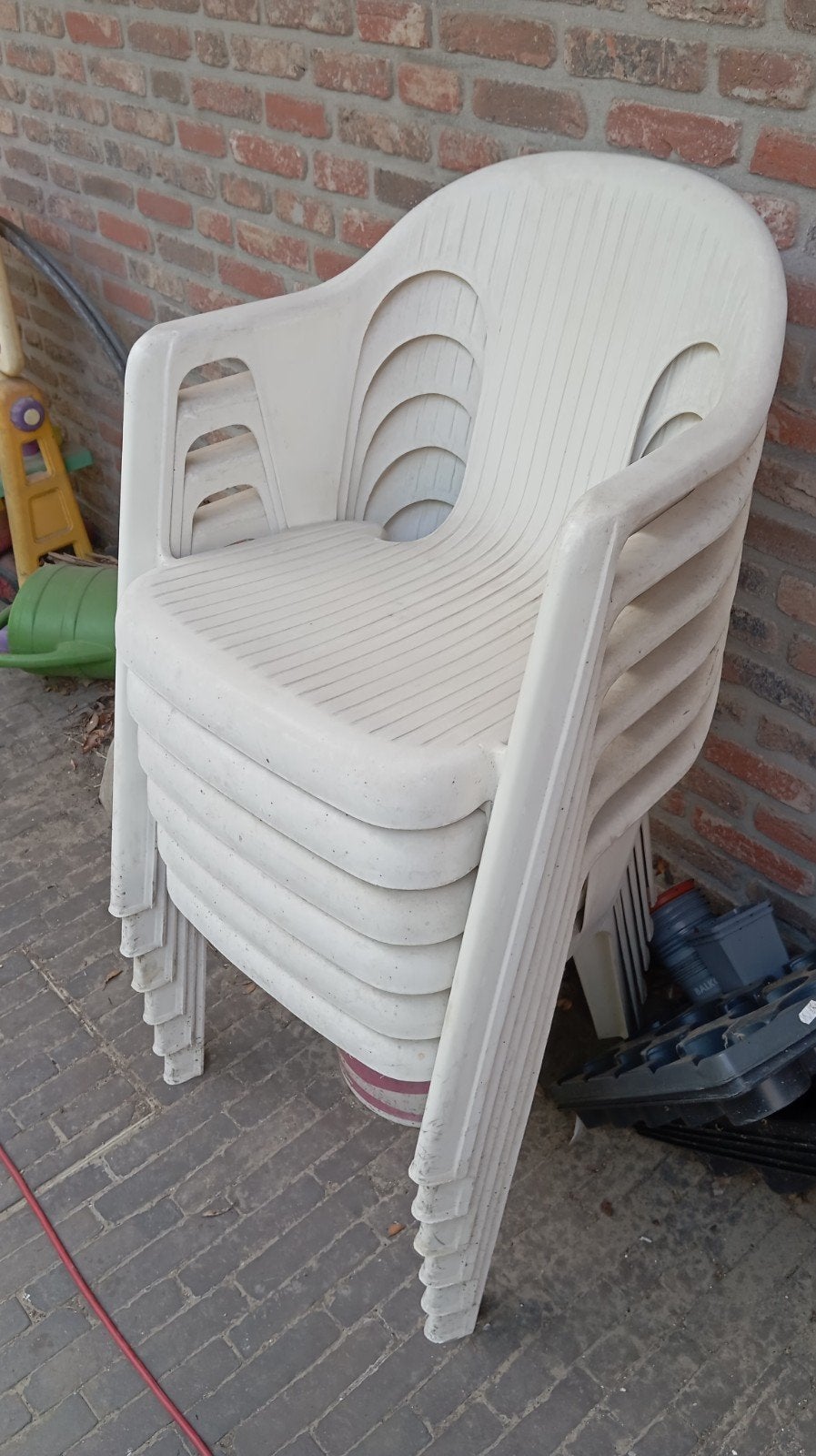 6 witte stapelbare pvc tuinstoelen, Ophalen, Gebruikt, Plastic, Stapelbaar