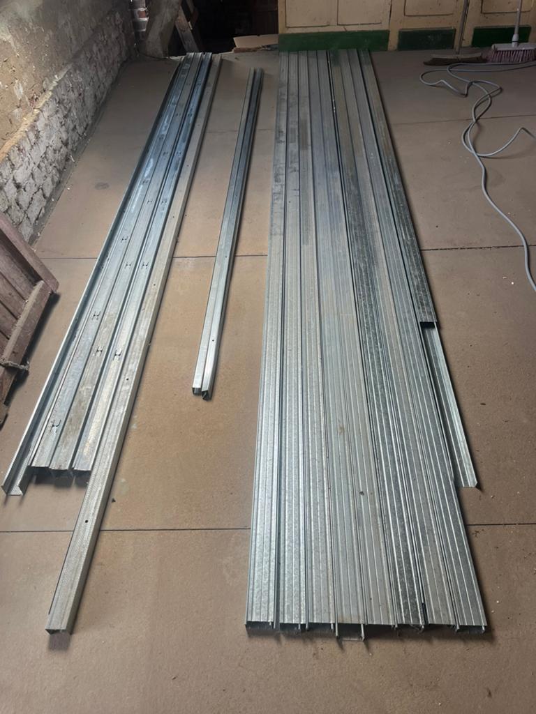 Grote partij Metal Stud profielen (Richter) - Wand & Plafond, Ophalen, Zo goed als nieuw
