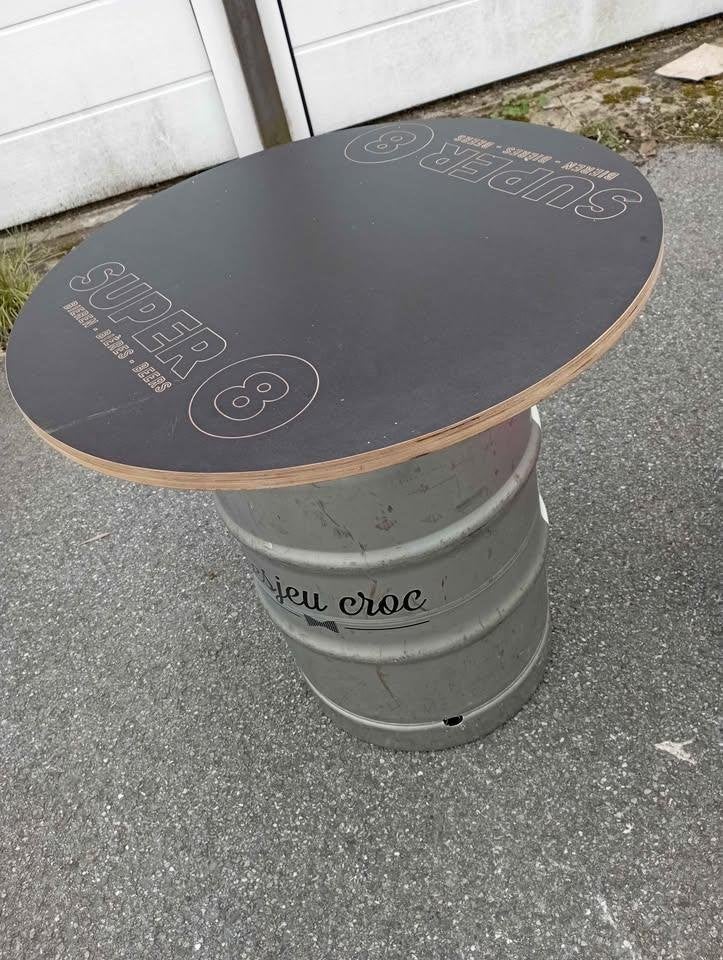 tafel van biervat, Metaal of Aluminium, Rond, Zo goed als nieuw, Ophalen