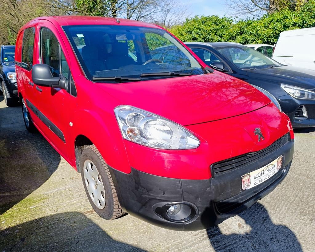 Peugeot partner 2015 1.6 essence super belle 4990€, Auto's, Bedrijf, Benzine, Te koop, Partner