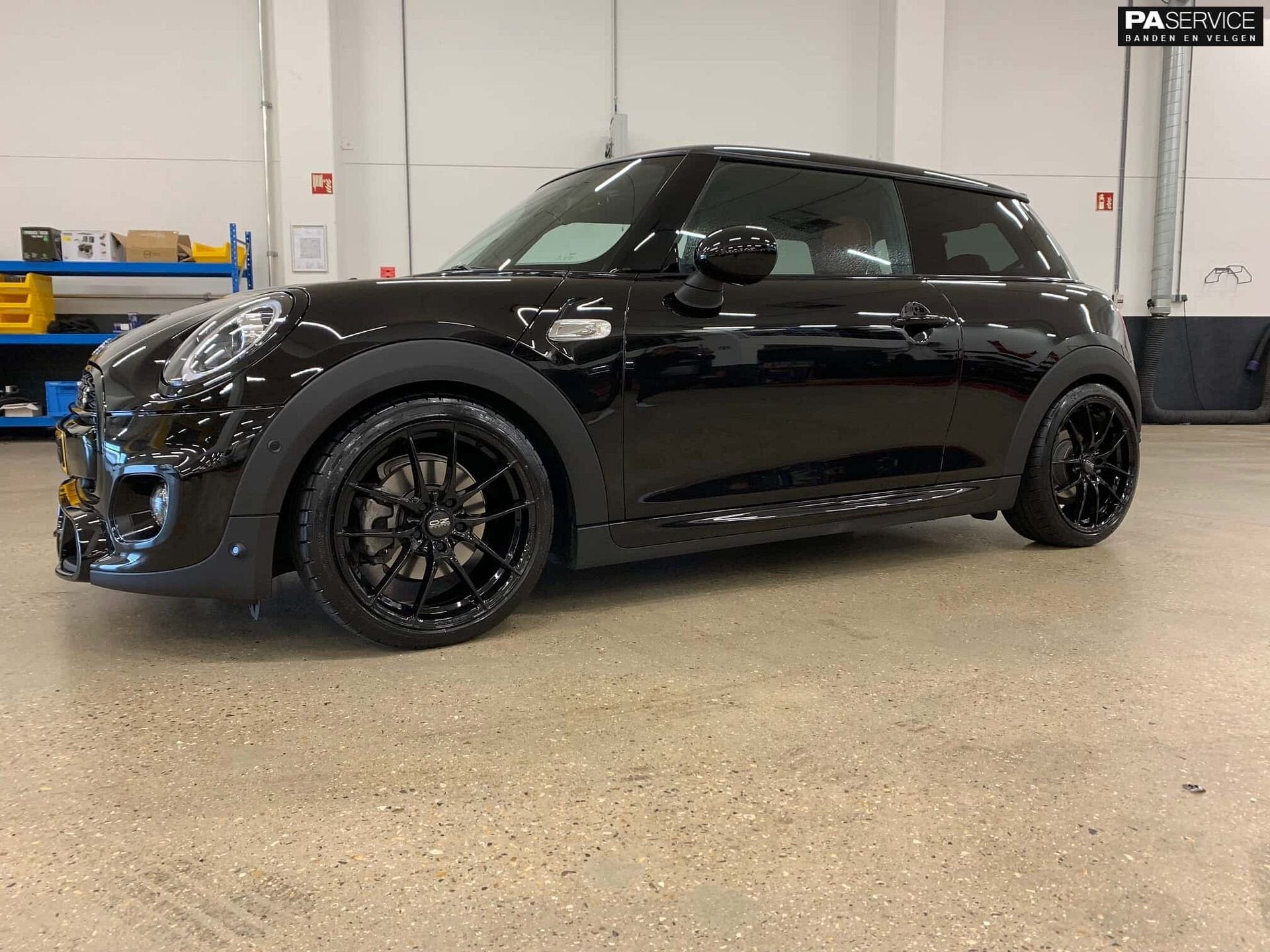 Nw 18 inch Gloss Black OZ Leggera Mini F55 F56 incl Hankook, Autos : Pièces & Accessoires, Neuf, Pneus et Jantes, 215 mm, Véhicule de tourisme