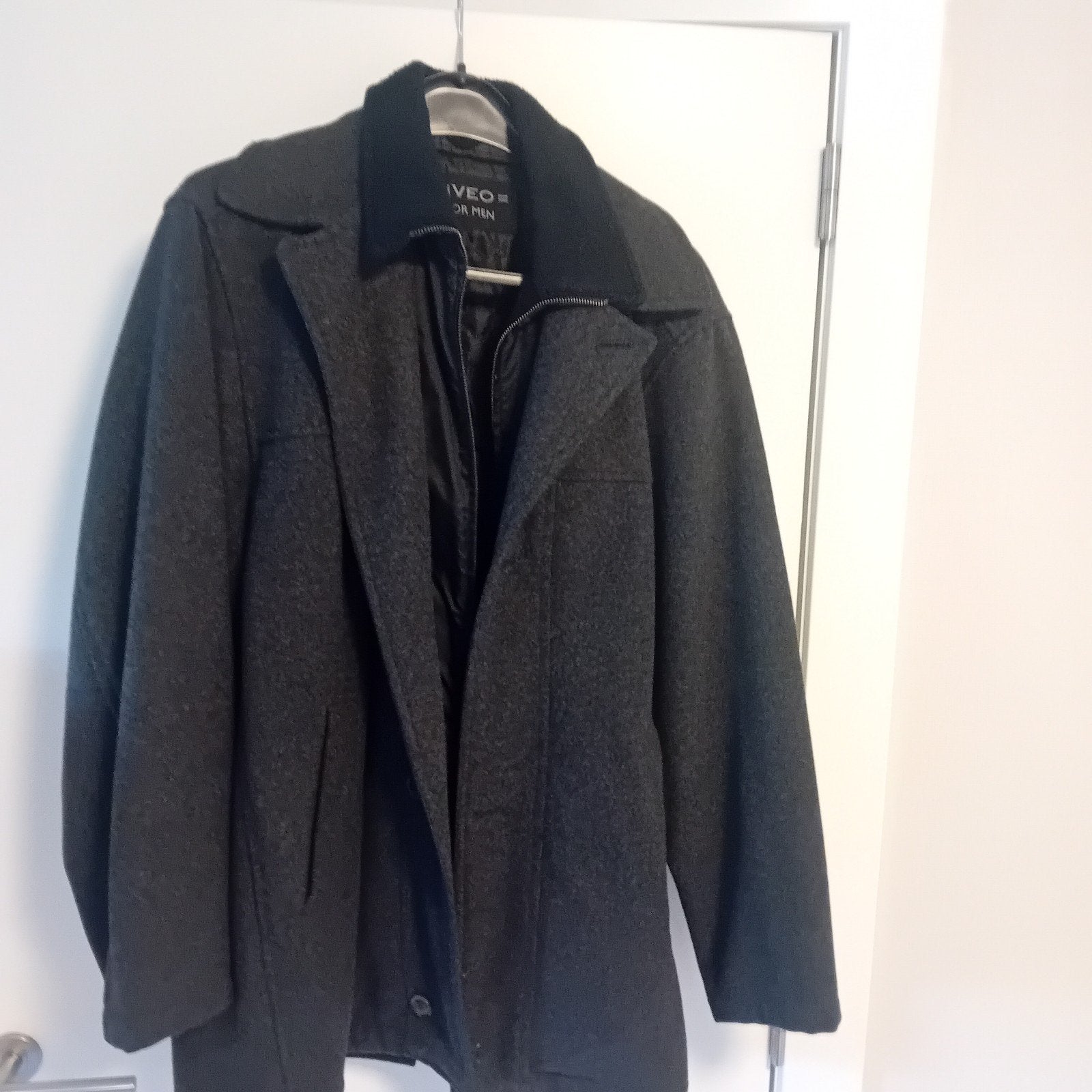 Zwarte winterjas met rits en knoopsluiting, Kleding | Heren, Ophalen, Maat 56/58 (XL), Zwart, Iveo