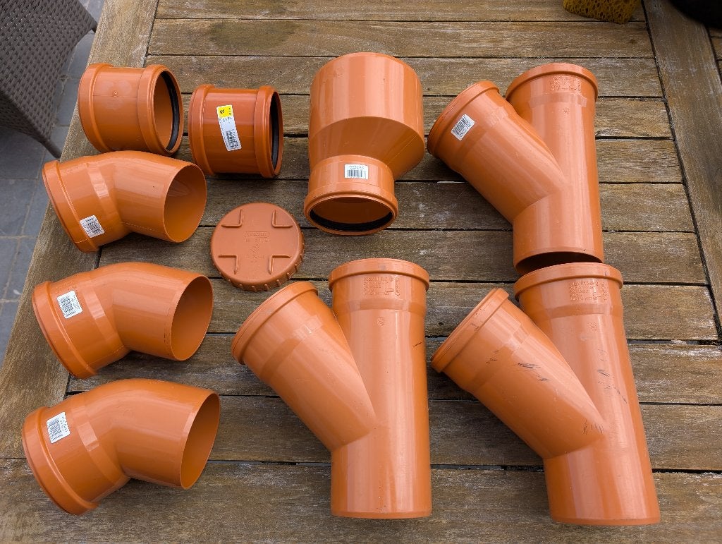Wavin bochten en koppelstukken 110mm, Doe-het-zelf en Bouw, Ophalen, Bochten, PVC, Nieuw