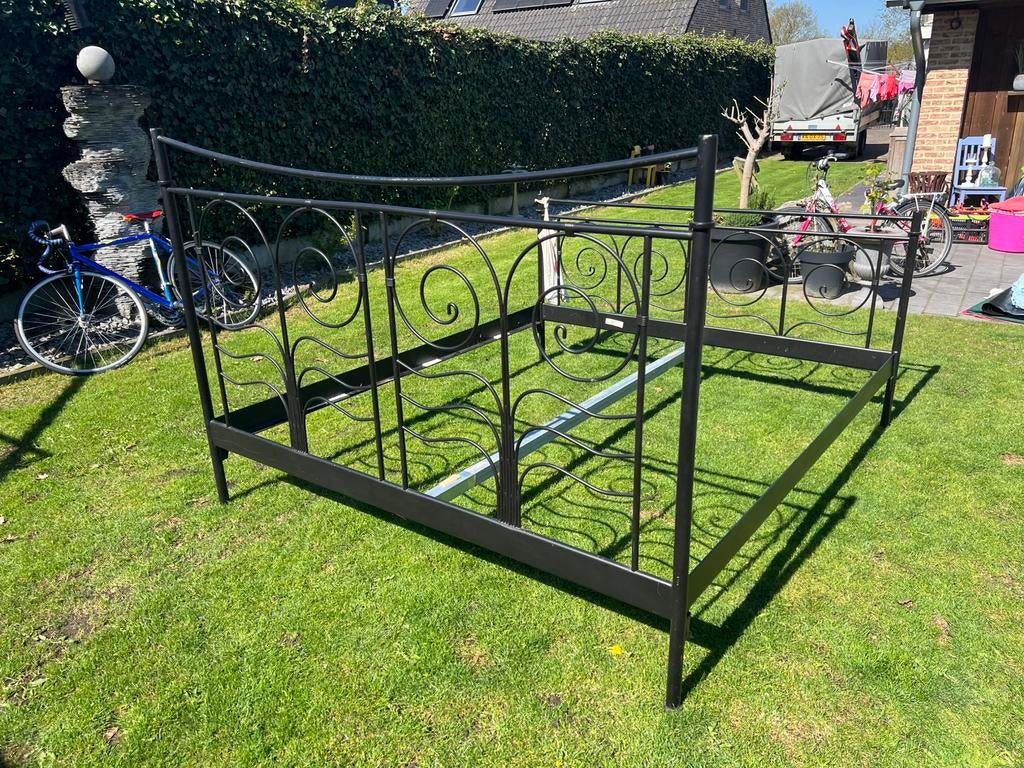 2 persoonsbed van Ikea 180 x 200, Ophalen, Gebruikt, Zwart, Tweepersoons
