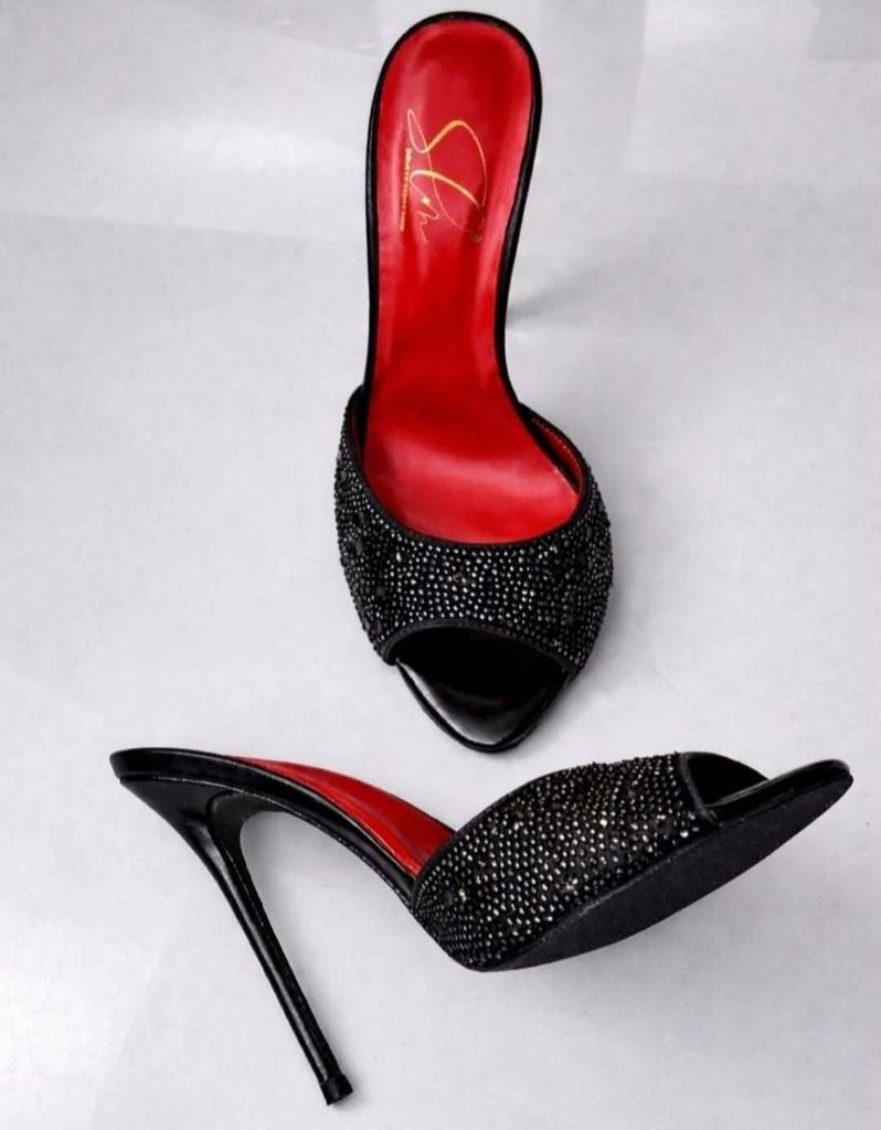Mules noires Massimo avec semelle intérieure rouge neuves, Envoi, Neuf, Massimo 👠, Noir