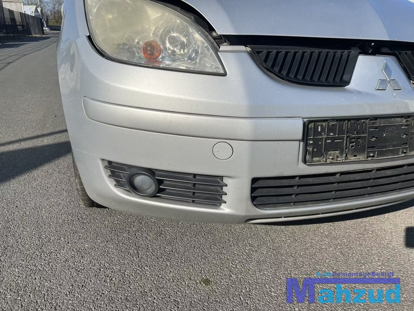 Mitsubishi colt 6 voorbumper bumper grille rooster 2004-2014, Info@mitsubishi-motors.com, Gebruikt, Voor, Mitsubishi Motors Corporation