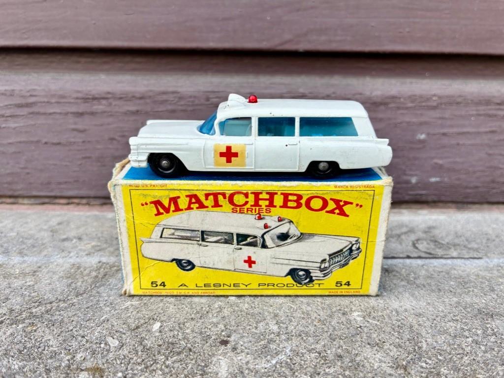 Matchbox N°54 Cadillac Ambulance., Hobby & Loisirs créatifs, Voitures miniatures | 1:87, Enlèvement ou Envoi, Matchbox
