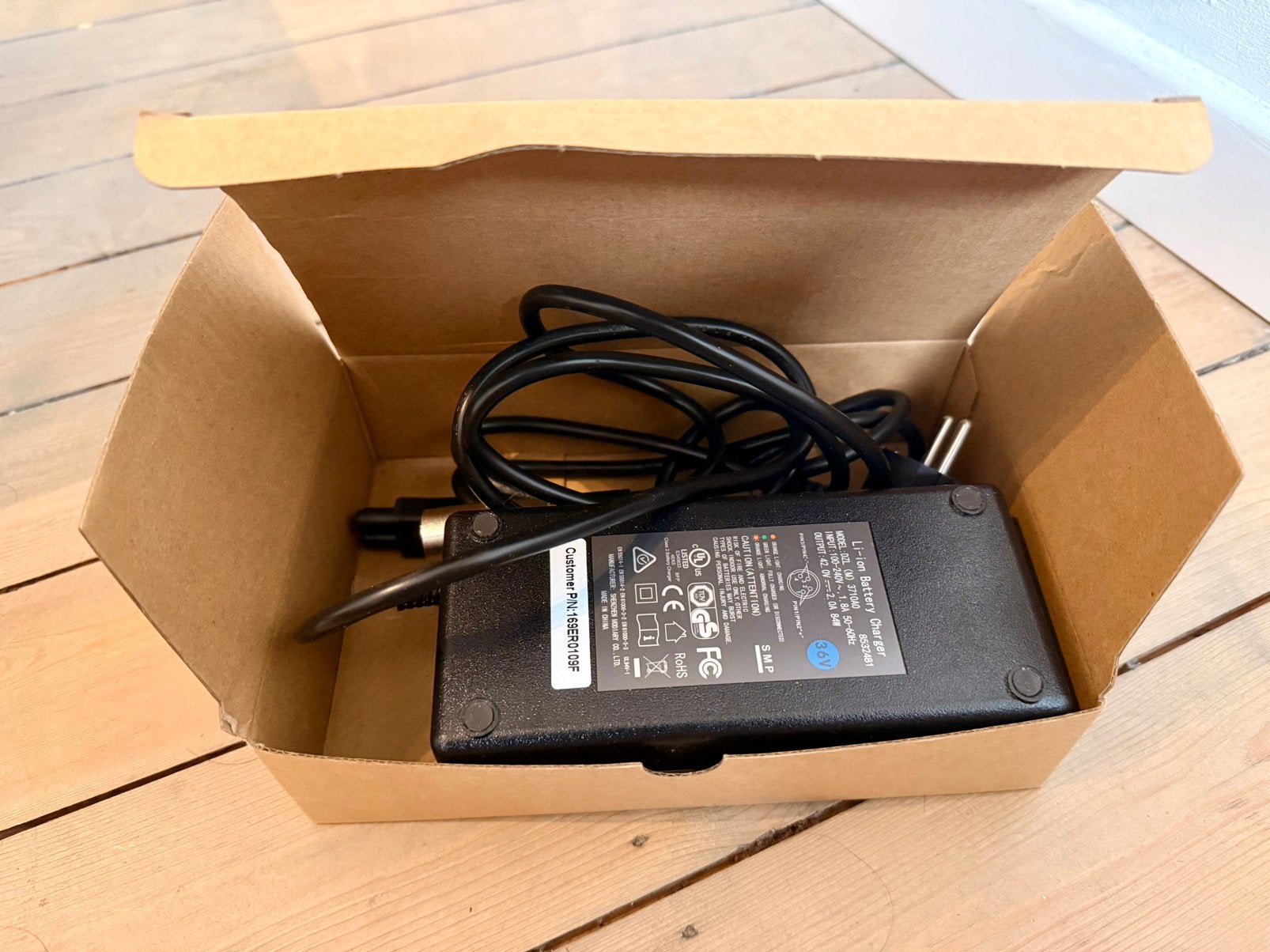 E-bike battery charger 36V as new, Enlèvement ou Envoi, Comme neuf