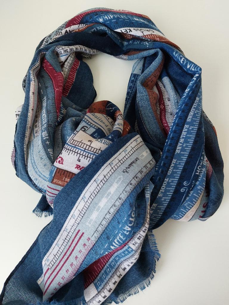 Grand foulard en viscose, Enlèvement ou Envoi, Comme neuf, Écharpe