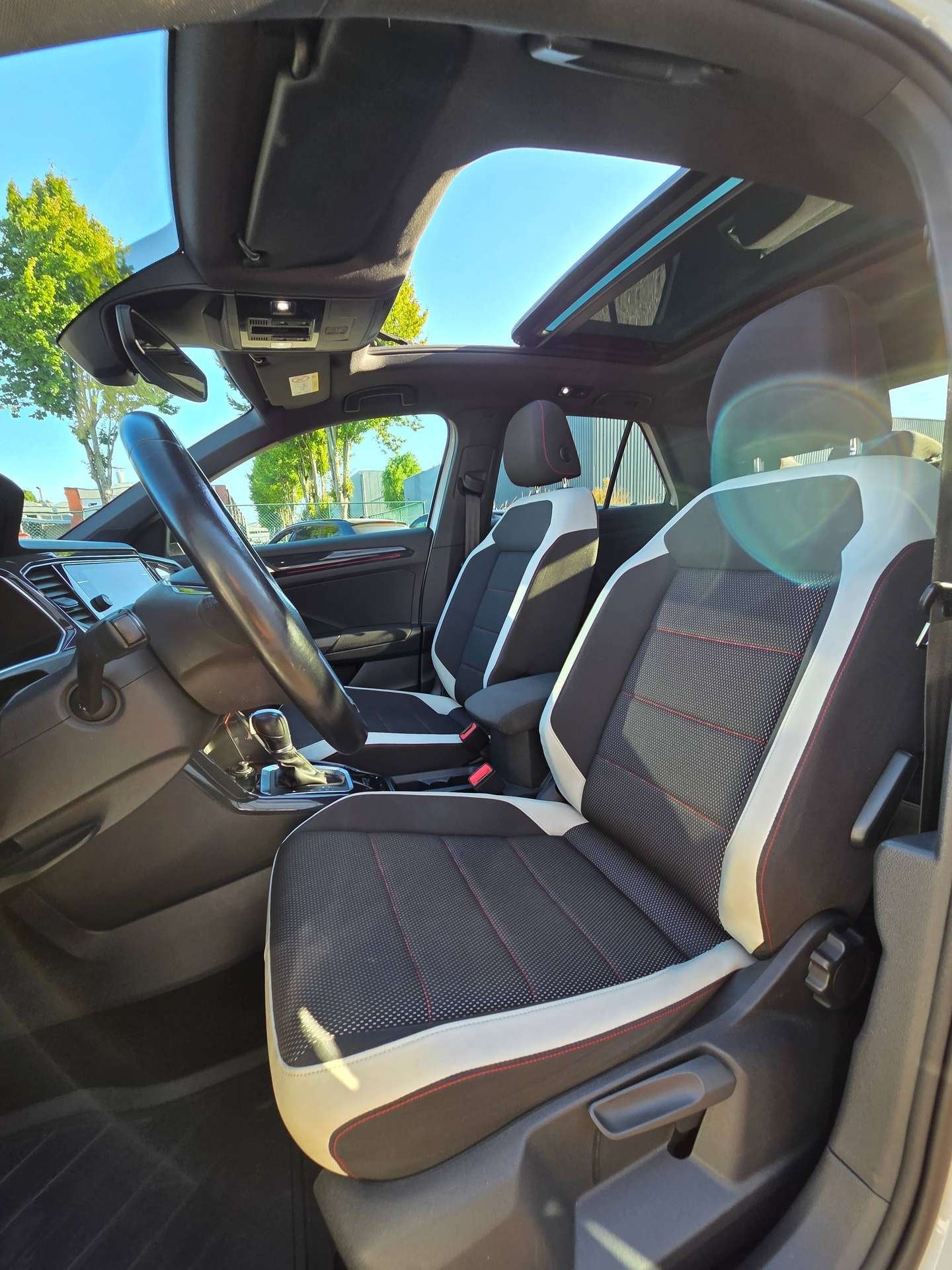 Volkswagen T-Roc 1.5 TSI DSG R-Line Pano/Carplay/Android/Cam, Auto's, Volkswagen, Automaat, Dealer onderhouden, Wit, 5 zetels