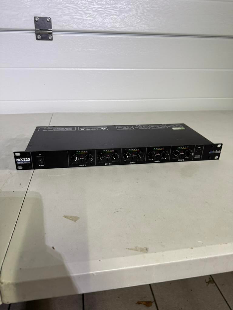 ART MX225 zone distribution mixer, Muziek en Instrumenten, Mengpanelen, Ophalen, Zo goed als nieuw, 5 tot 10 kanalen