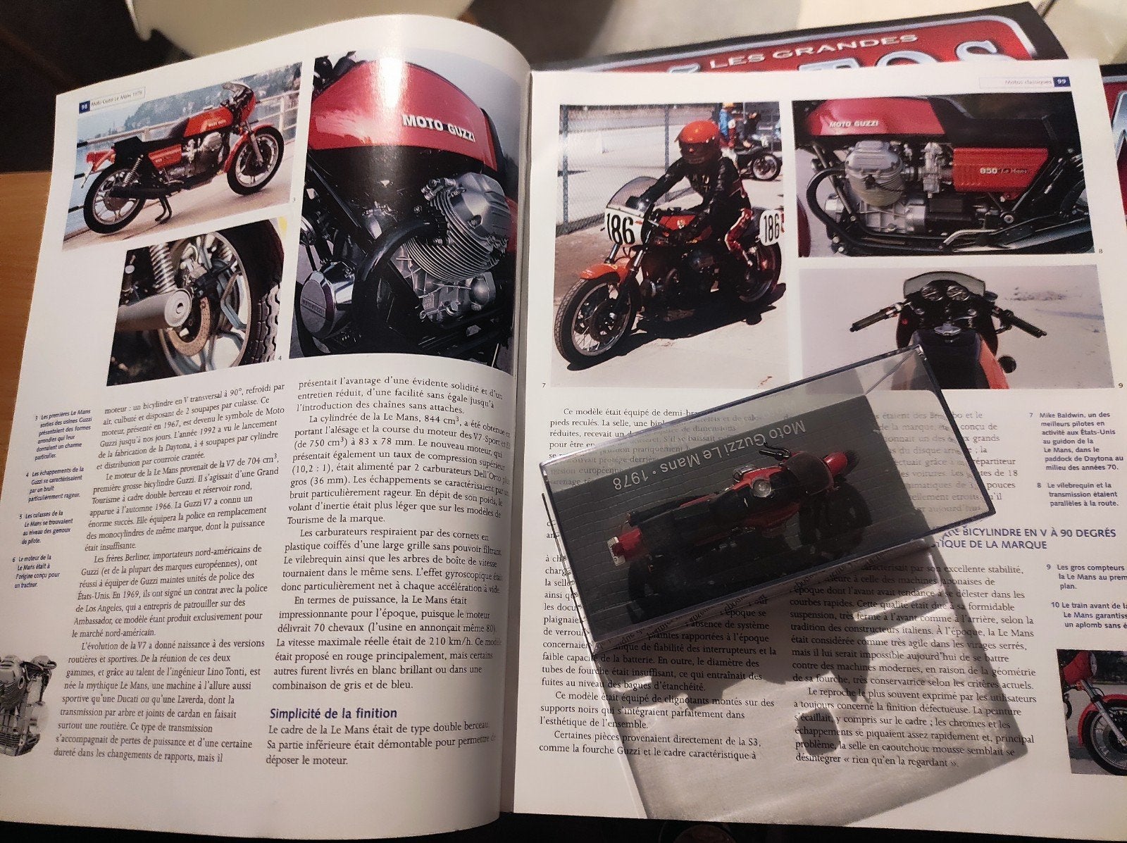 Moto Guzzi LeMans 1978 1:24 dans une vitrine, avec magazine, Enlèvement ou Envoi