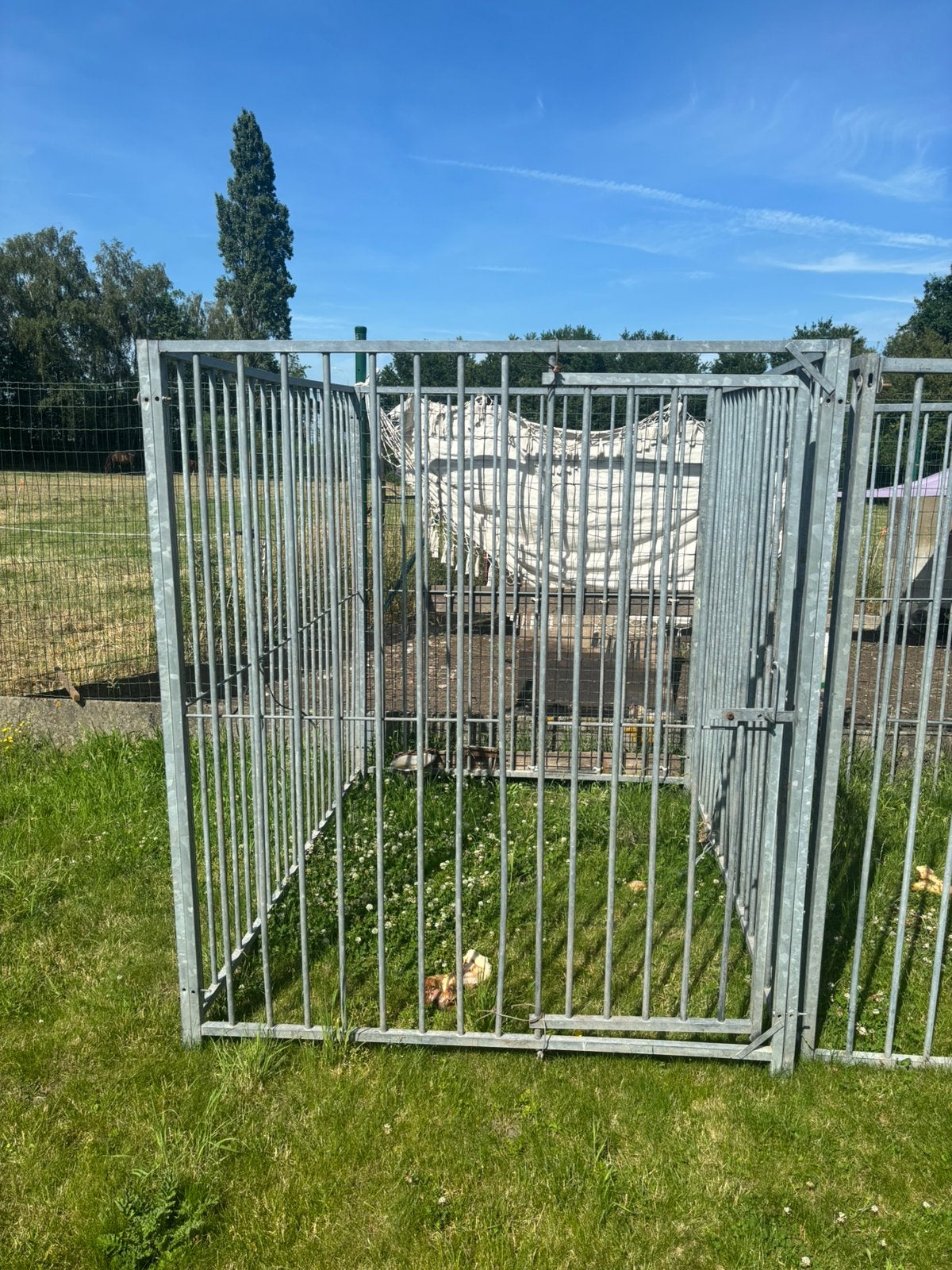 2 hondenkennels te koop. Hondenpanelen, Dieren en Toebehoren, Hondenhokken, Gebruikt, Hondenkennel, 100 cm of meer, 110 cm of meer