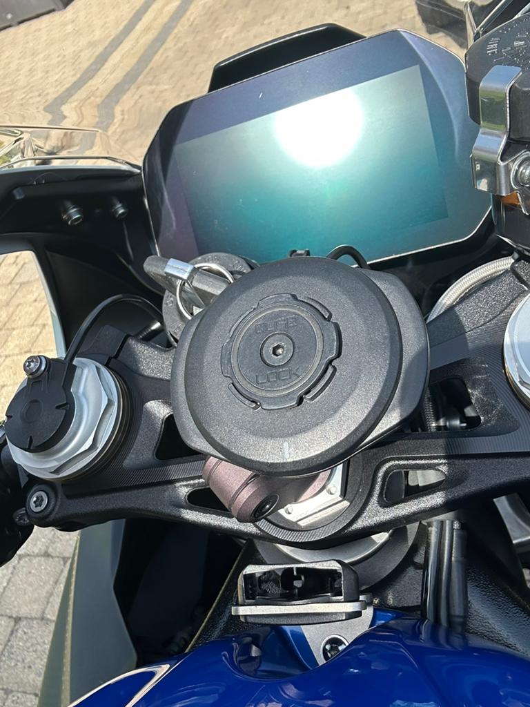 Quad lock, Motoren, Ophalen, Zo goed als nieuw