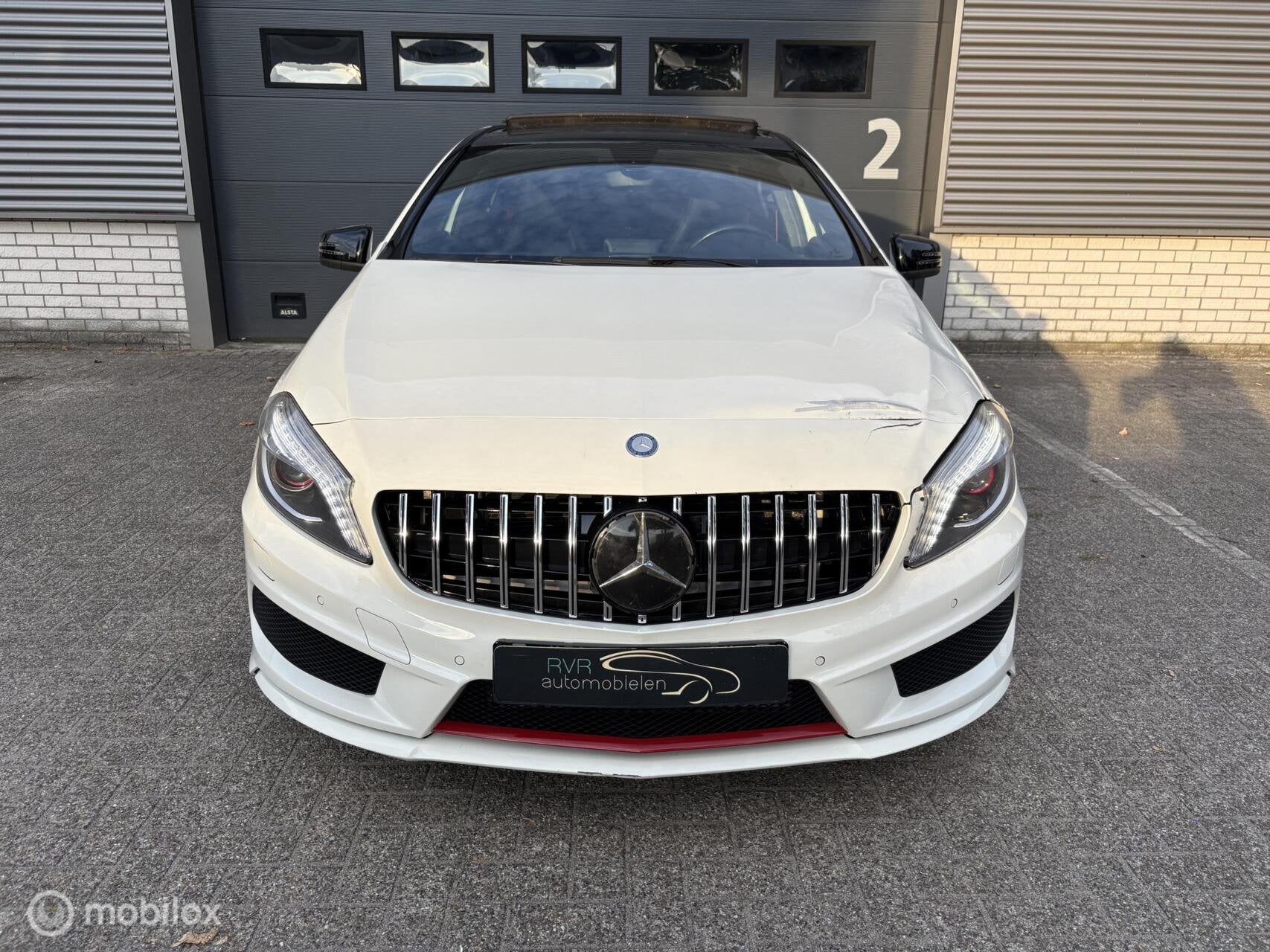 Mercedes A-klasse 250 AMG PAKKET/PANODAK/NAVI/CRUISE, Auto's, Automaat, Gebruikt, 4 cilinders, Wit
