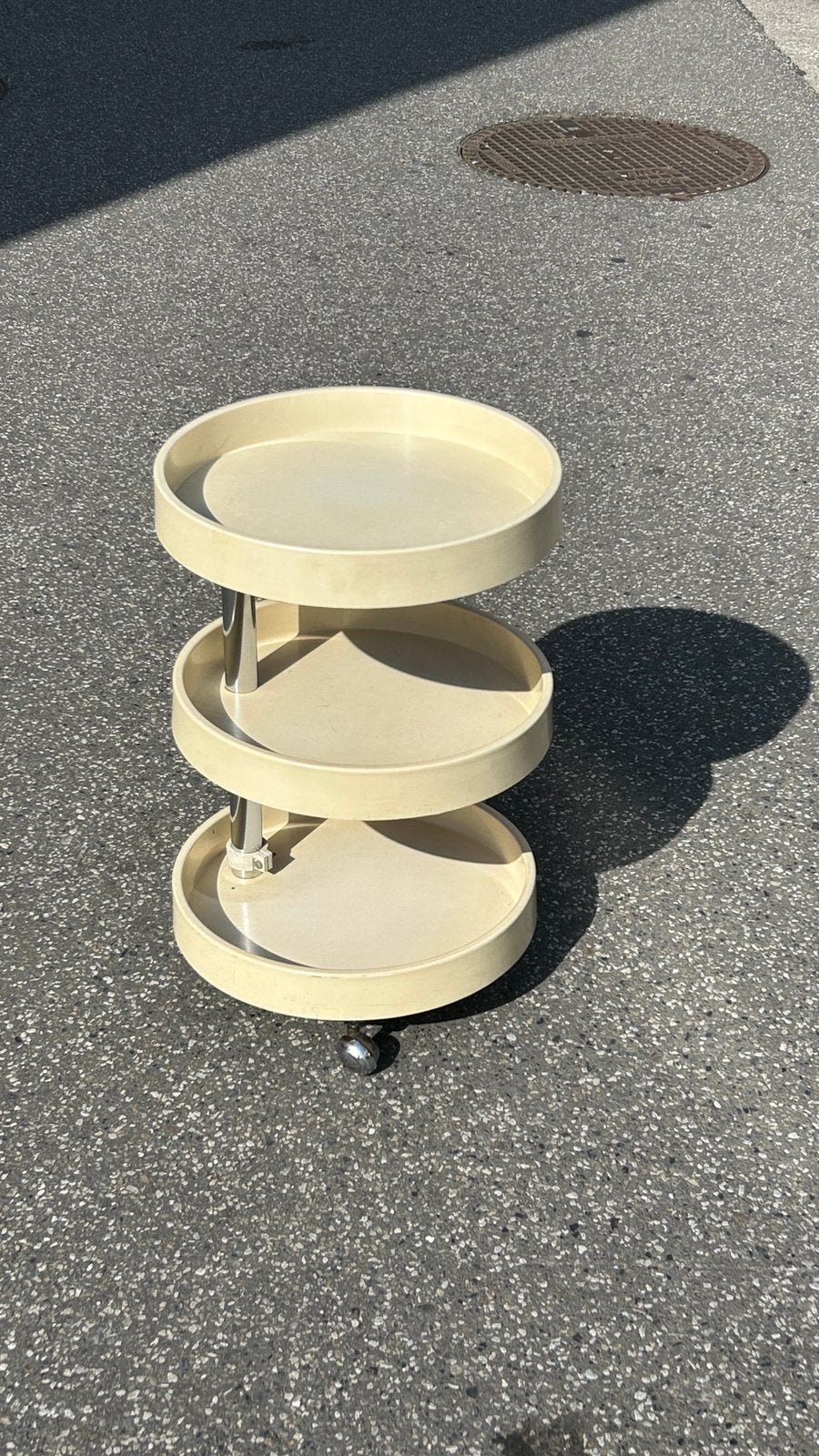 Chariot vintage de l'ère spatiale avec étagères pivotantes, Enlèvement ou Envoi, Mobile, Comme neuf, Plastique