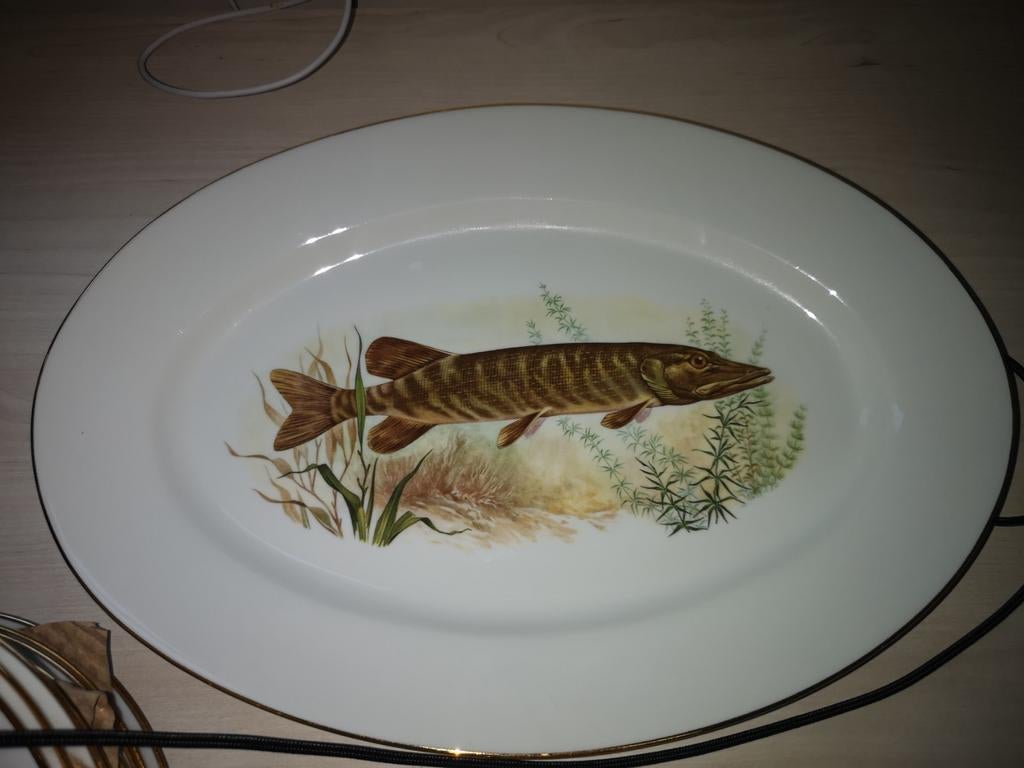 Service de table porcelaine fine, Enlèvement