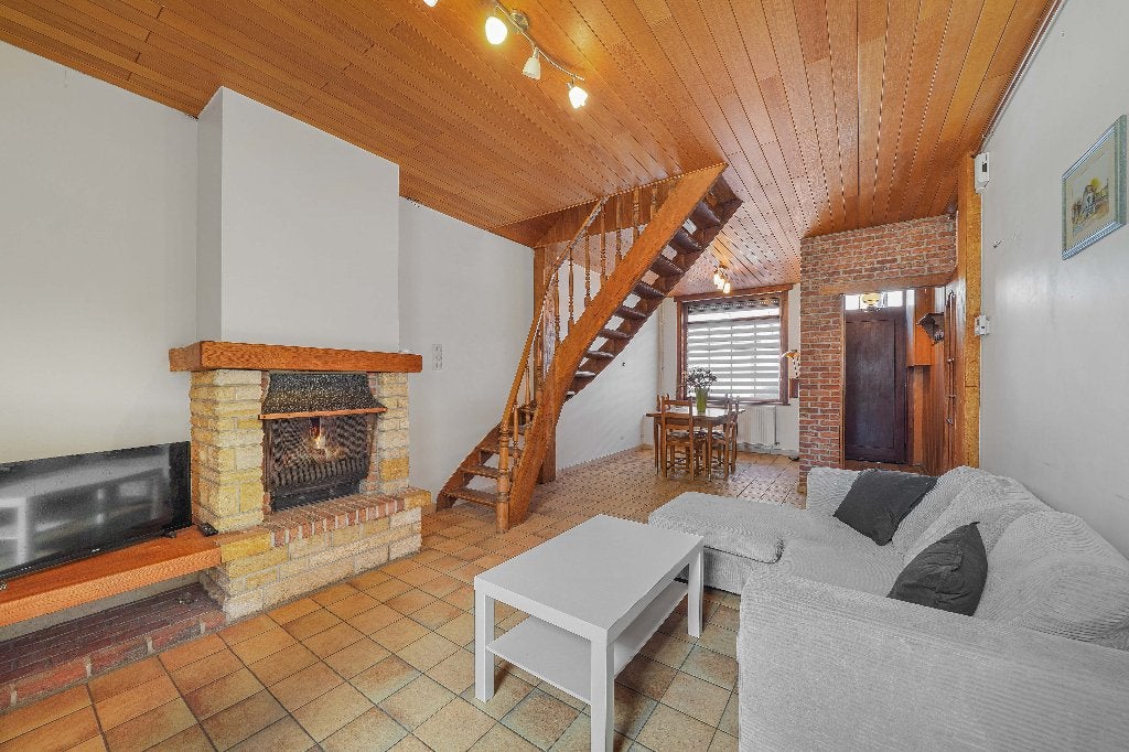 Maison de ville 2 chambres avec jardin, Immo, Huizen en Appartementen te koop, Provincie Henegouwen, tot 200 m², Tussenwoning