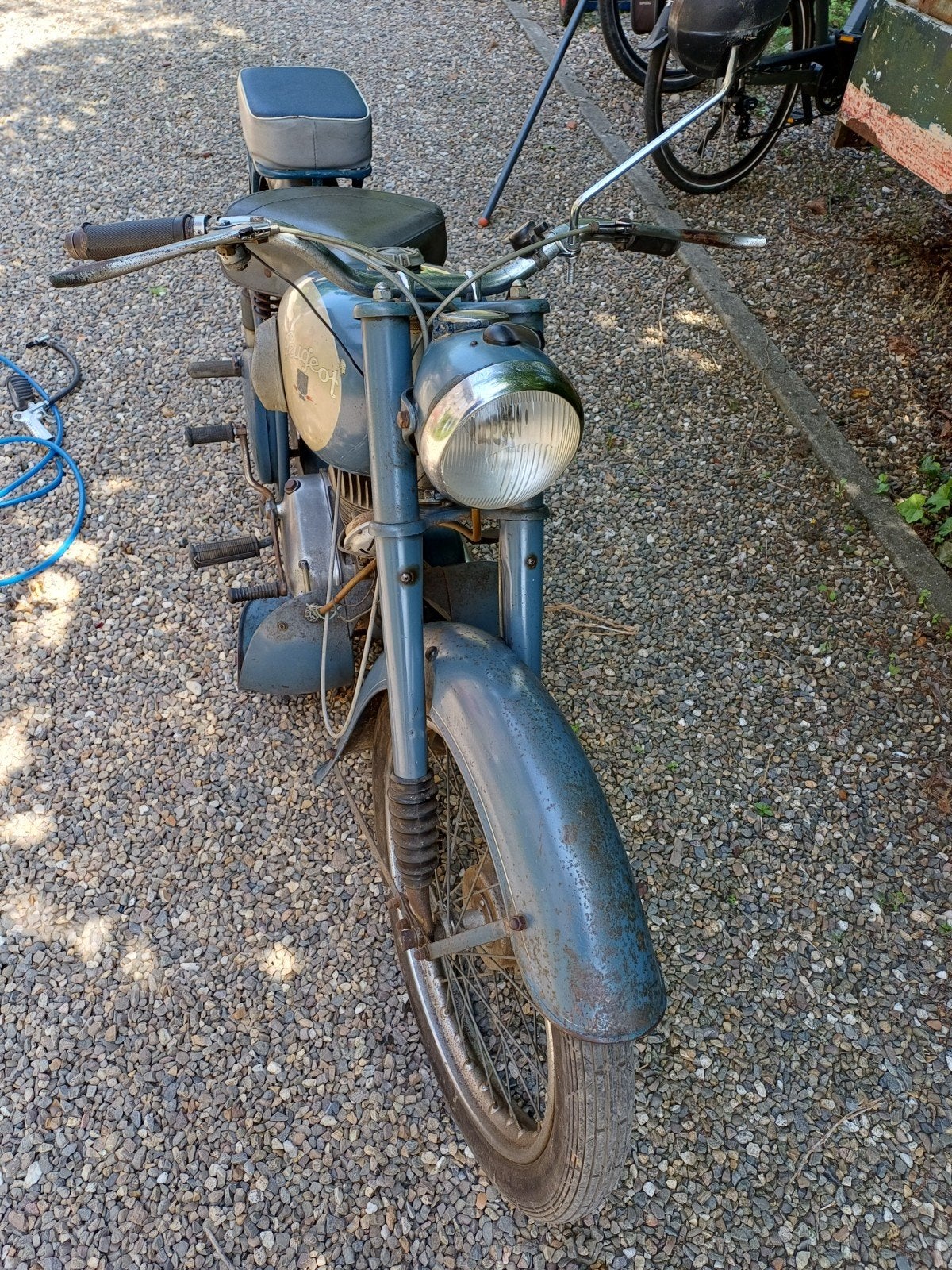 Oldtimer Peugeot 125cc