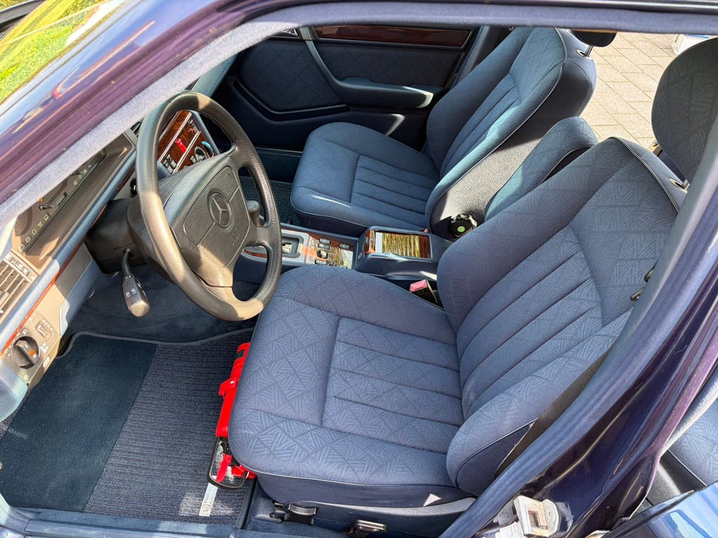 Mercedes E200 oldtimer, foto 12