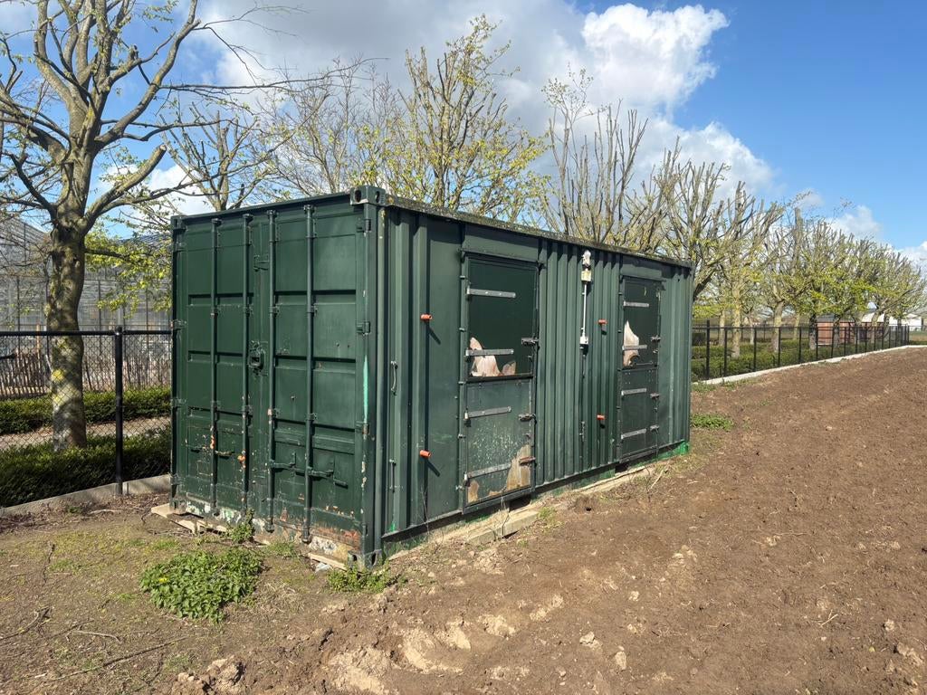 Container stal, Mise à l'étable, 2 ou 3 chevaux ou poneys