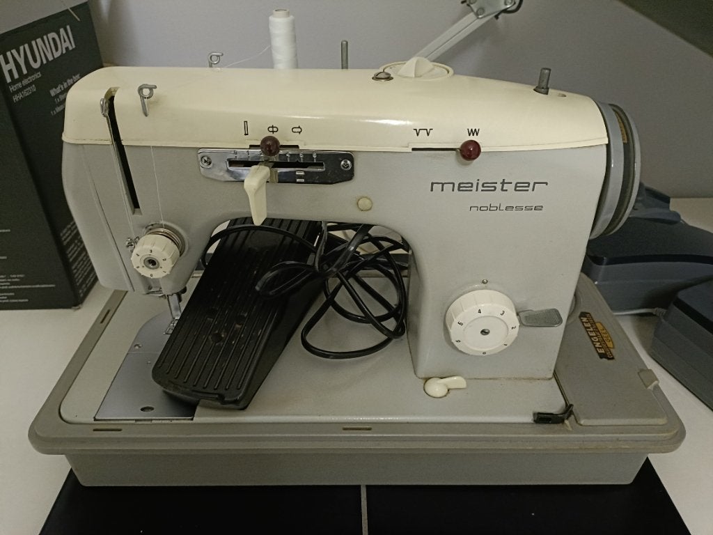 Oude naaimachine - Meister noblesse, Antiquités & Art, Antiquités | Machines à coudre, Enlèvement