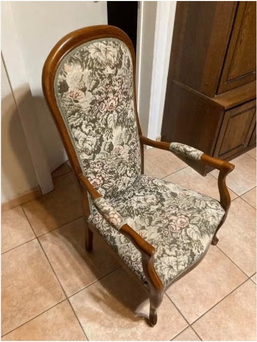 Chaise de style ancien, Enlèvement