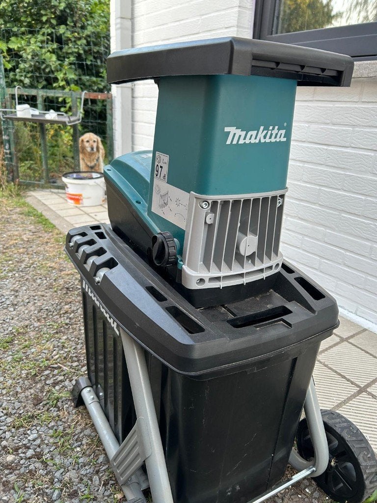 Makita UD2500 Hakselaar Versnipperaar - 2500W, Tuin en Terras, Ophalen, Zo goed als nieuw, Makita, Met opvangbak
