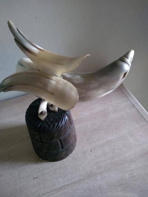 vogel in been op houten statief(vale gier)+ eendjes in kalk, Antiek en Kunst, Ophalen of Verzenden, Overige materialen, Beeld