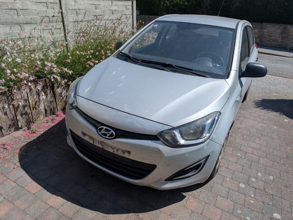 Hyundai i20 1.2 Benzine 2015 – 130.328 km – ECU defect, Autos, Hyundai, Particulier, i20, Essence, Euro 5, Boîte manuelle, Argent ou Gris