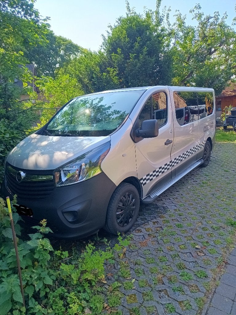 Opel Vivaro Combi, Autos, Opel, Argent ou Gris, Vivaro, 2051 kg, Système audio