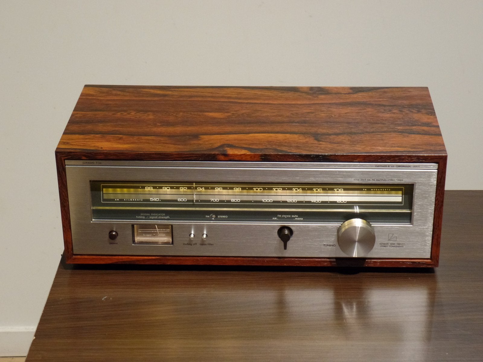 LUXMAN T-34 Stereo Tuner, Enlèvement ou Envoi, Comme neuf