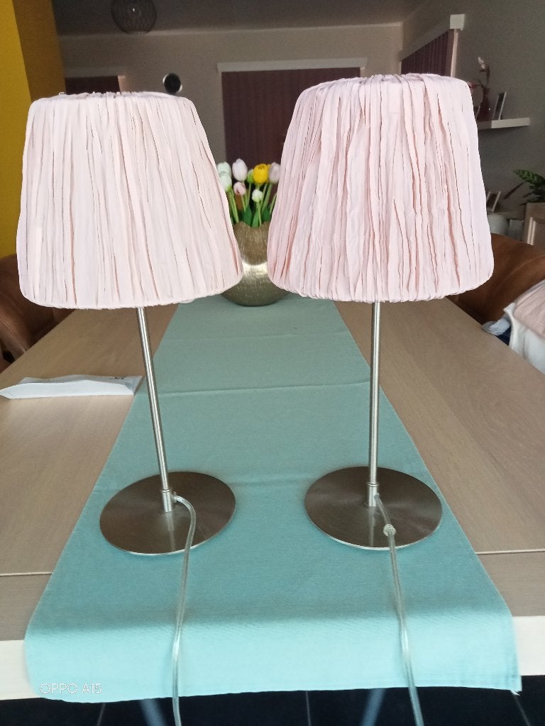 2 lampen met roze kapjes, Huis en Inrichting, Roze, Ophalen, Zo goed als nieuw