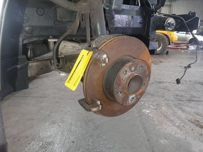 Moyeu de roue avant d'un BMW 3-Serie, -, -, 3 mois de garantie, Utilisé