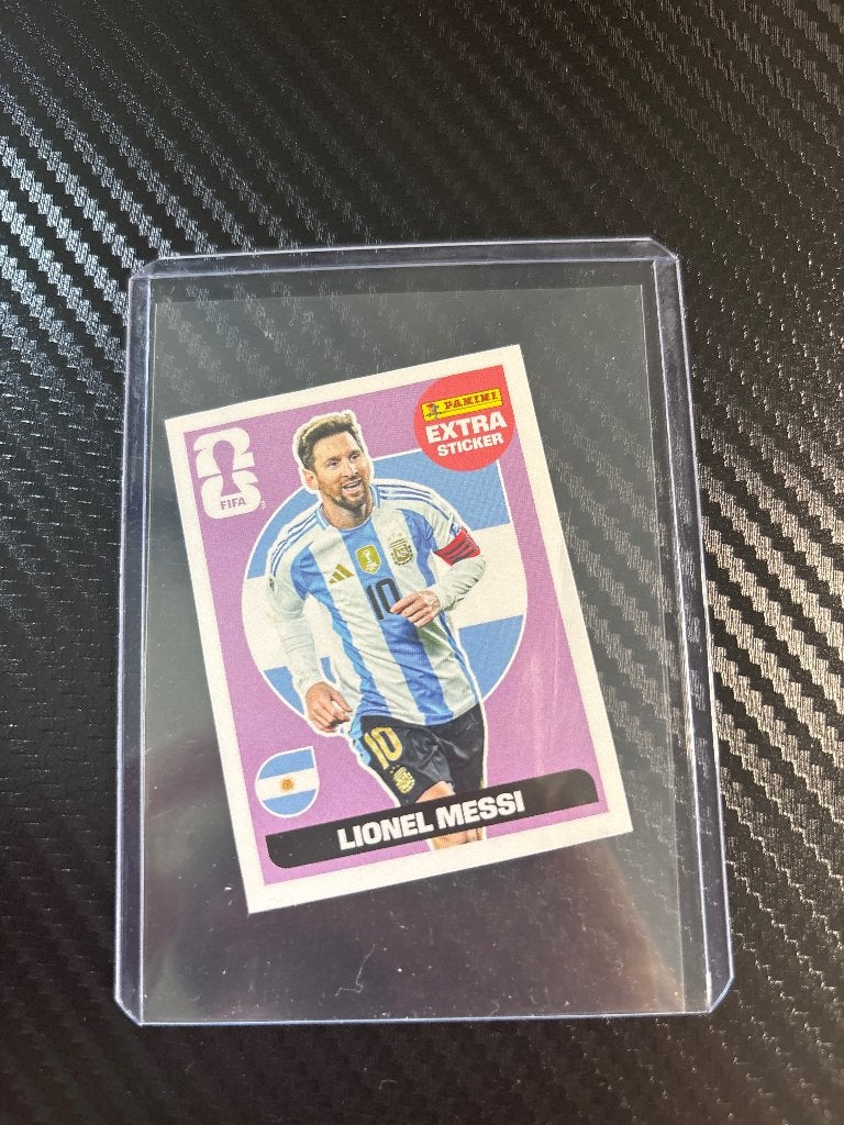 Panini Extra Sticker | Lionel Messi Paars, Verzamelen, Ophalen of Verzenden, Zo goed als nieuw, Speelkaart(en)