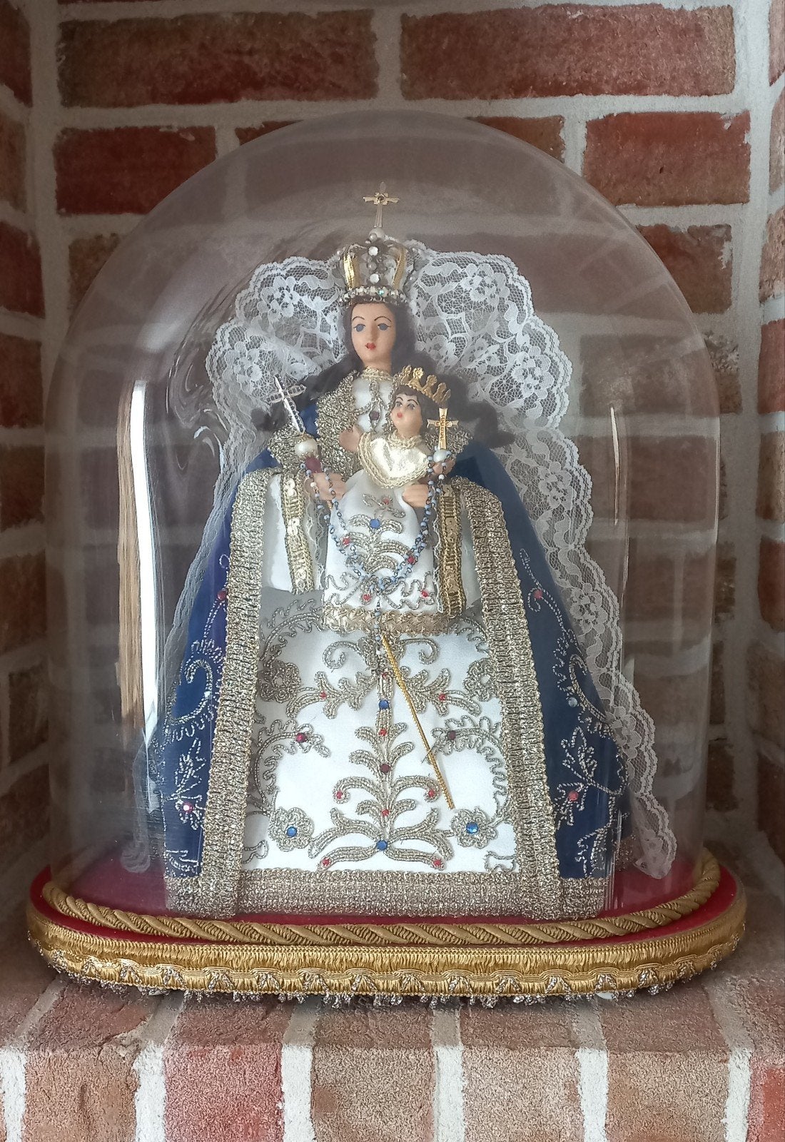 Mariabeeld met kindje Jezus onder stolp, Enlèvement