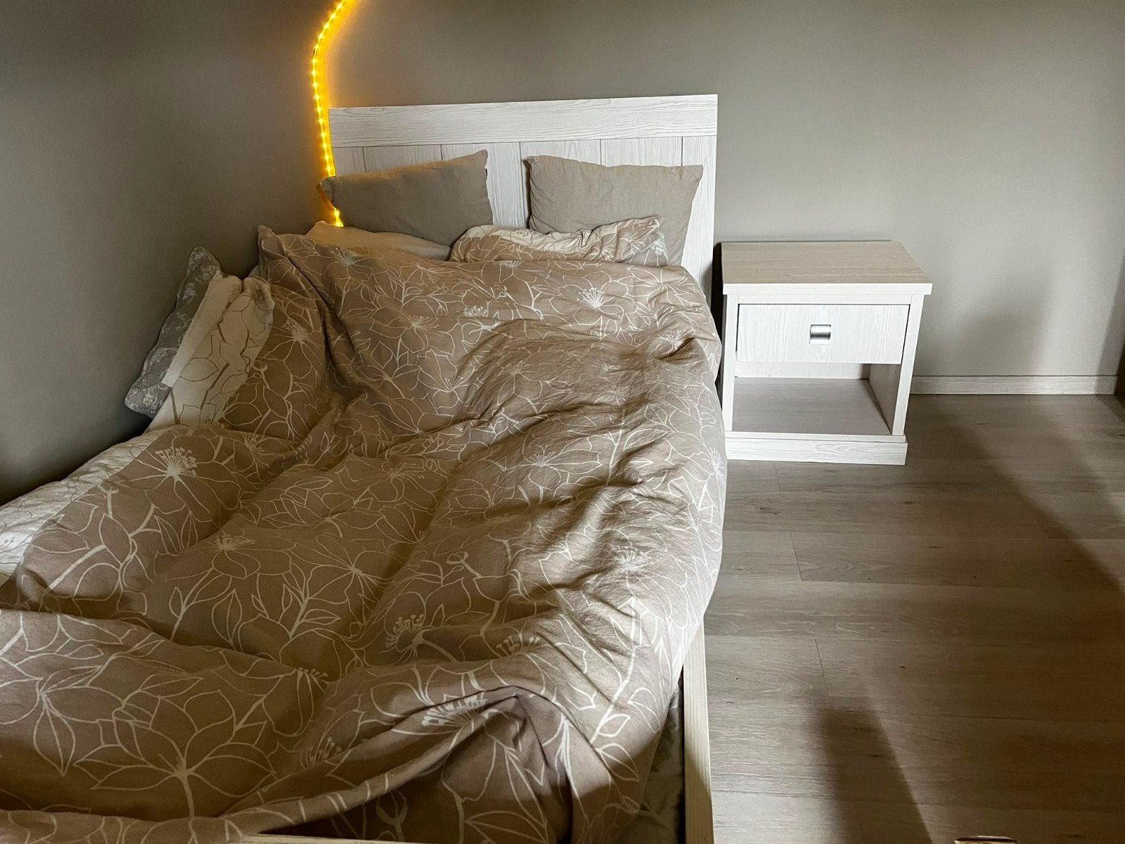 1pers bed met nachtkastje, Enlèvement
