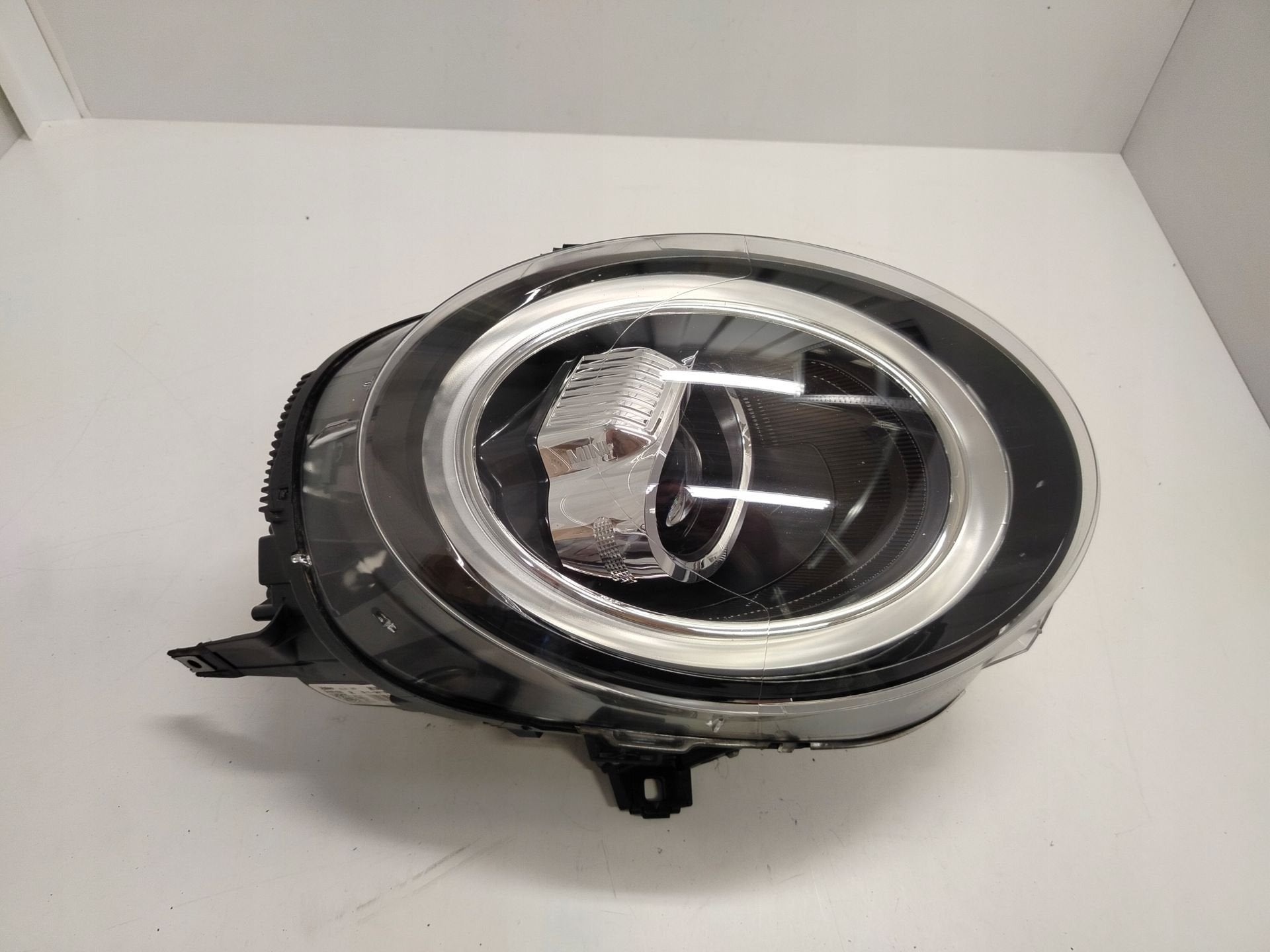 Phare droit Mini F55 F56 5A01158, Customer.service@mini.co.uk, BMW AG, Petuelring 130
80788  Munich, DE, Mini
